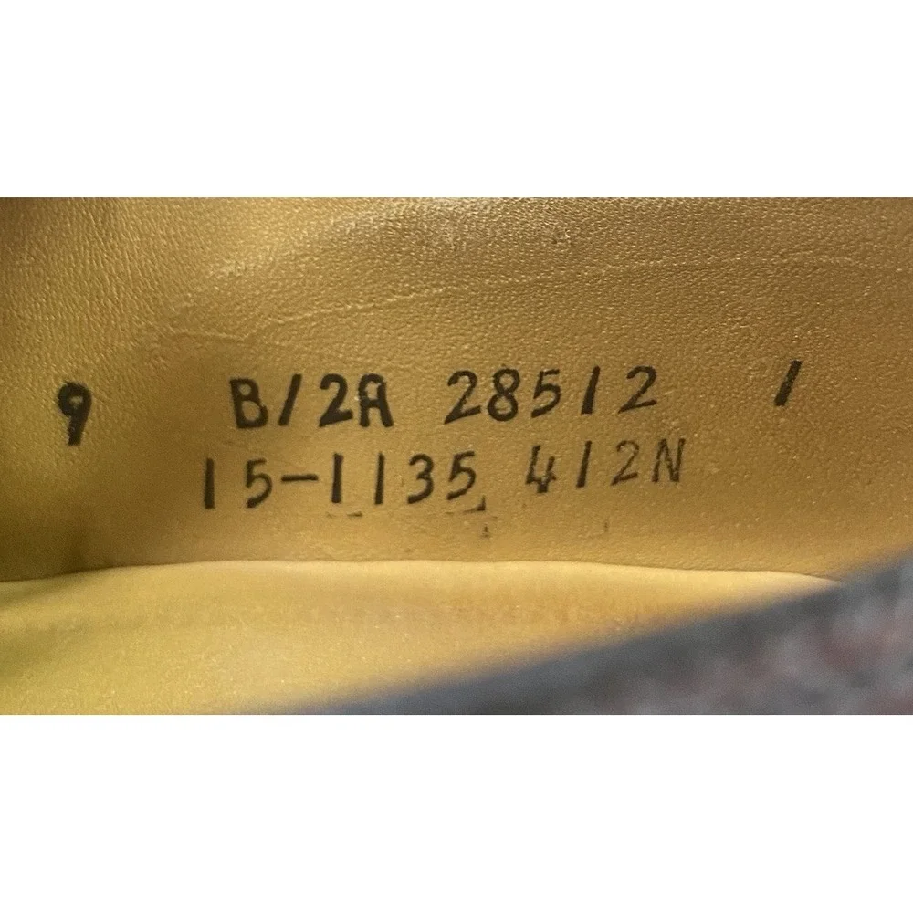 Johnston & Murphy color closure